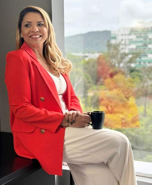 A CEO Vivi Freitas, da Estação Gospel, fala sobre a volta de Perlla ao gospel