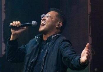 Vítor Santana cantor gospel