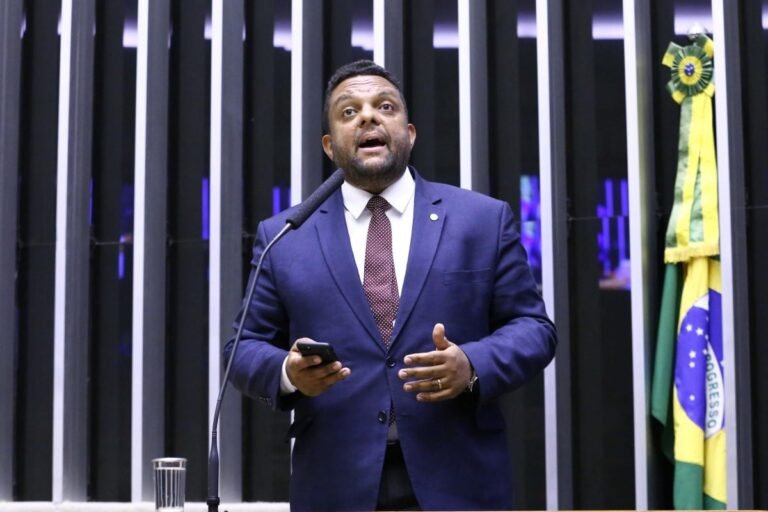 Otoni de Paula, da bancada evangélica, pede orações por Lula após cirurgia